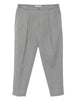 Pantaloni con pieghe frontali in grigio
