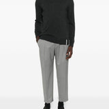 Pantaloni con pieghe frontali in grigio 