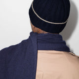 Berretto in maglia a coste in blu 