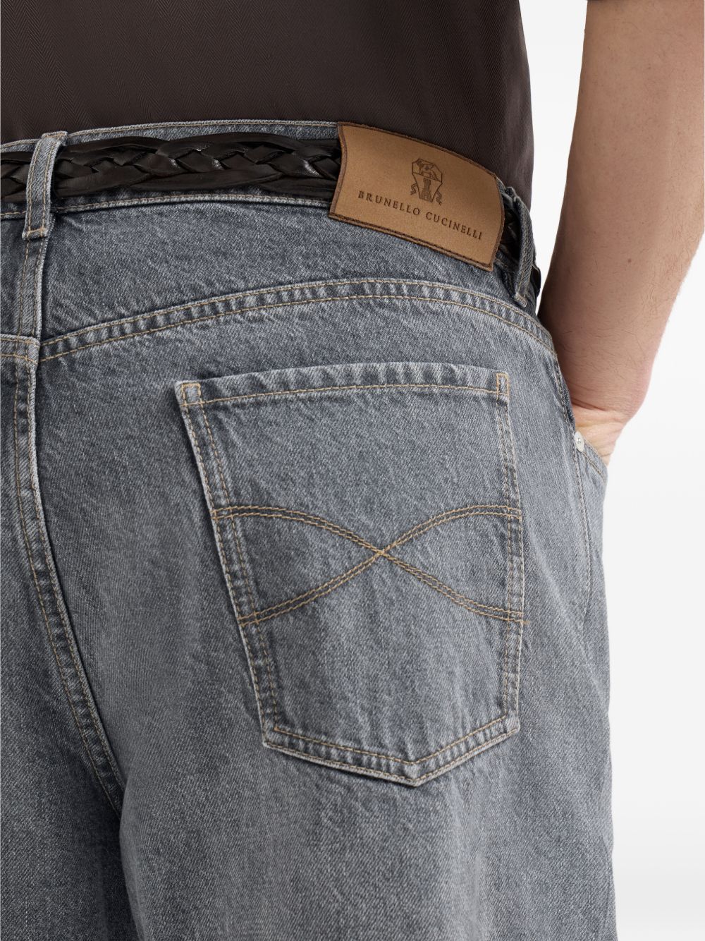 Jeans a cinque tasche in denim grigio con vestibilità iconica. In grigio Brunello cucinelli - uomo 