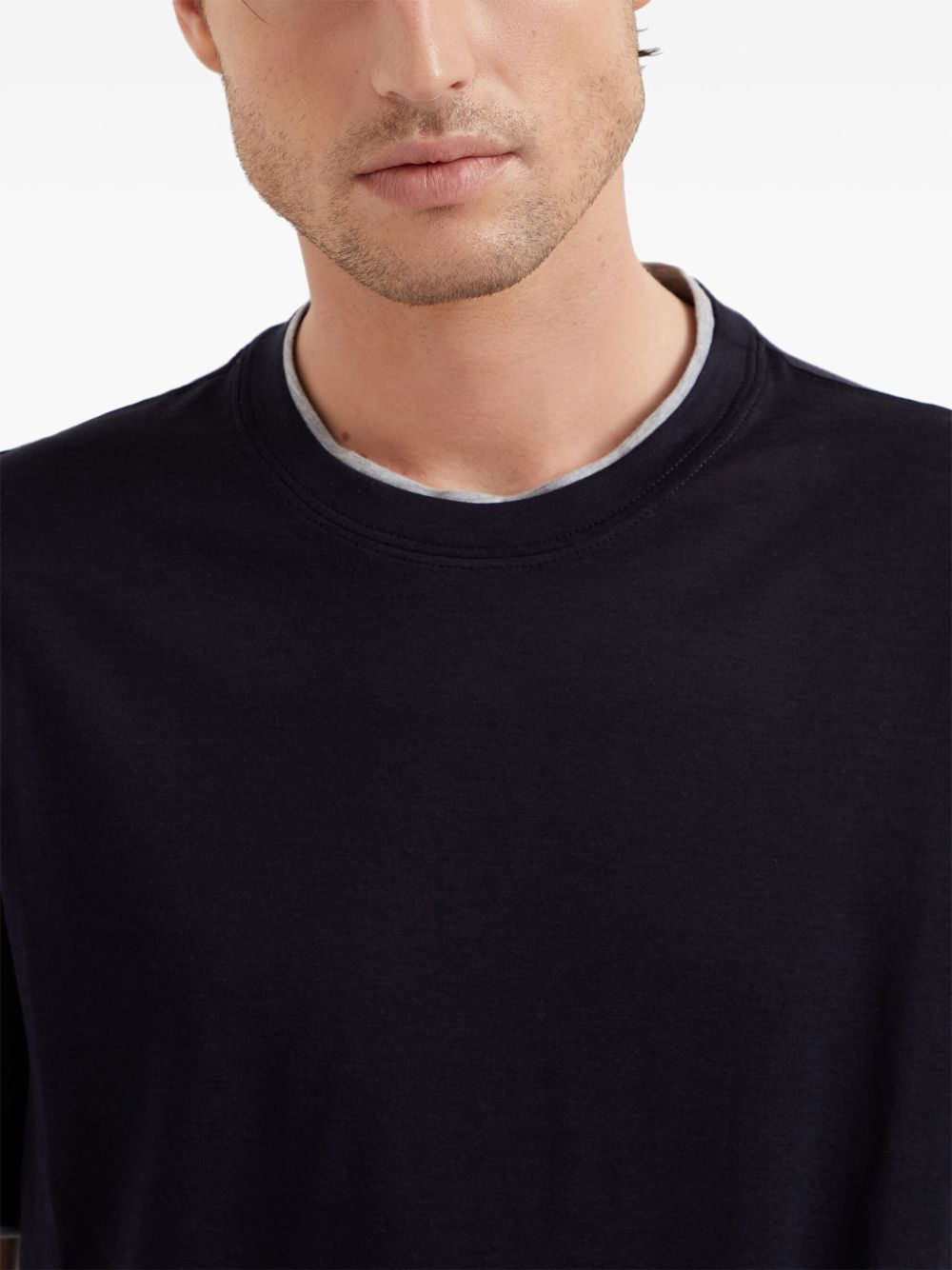 T-shirt con profili a contrasto in blu 