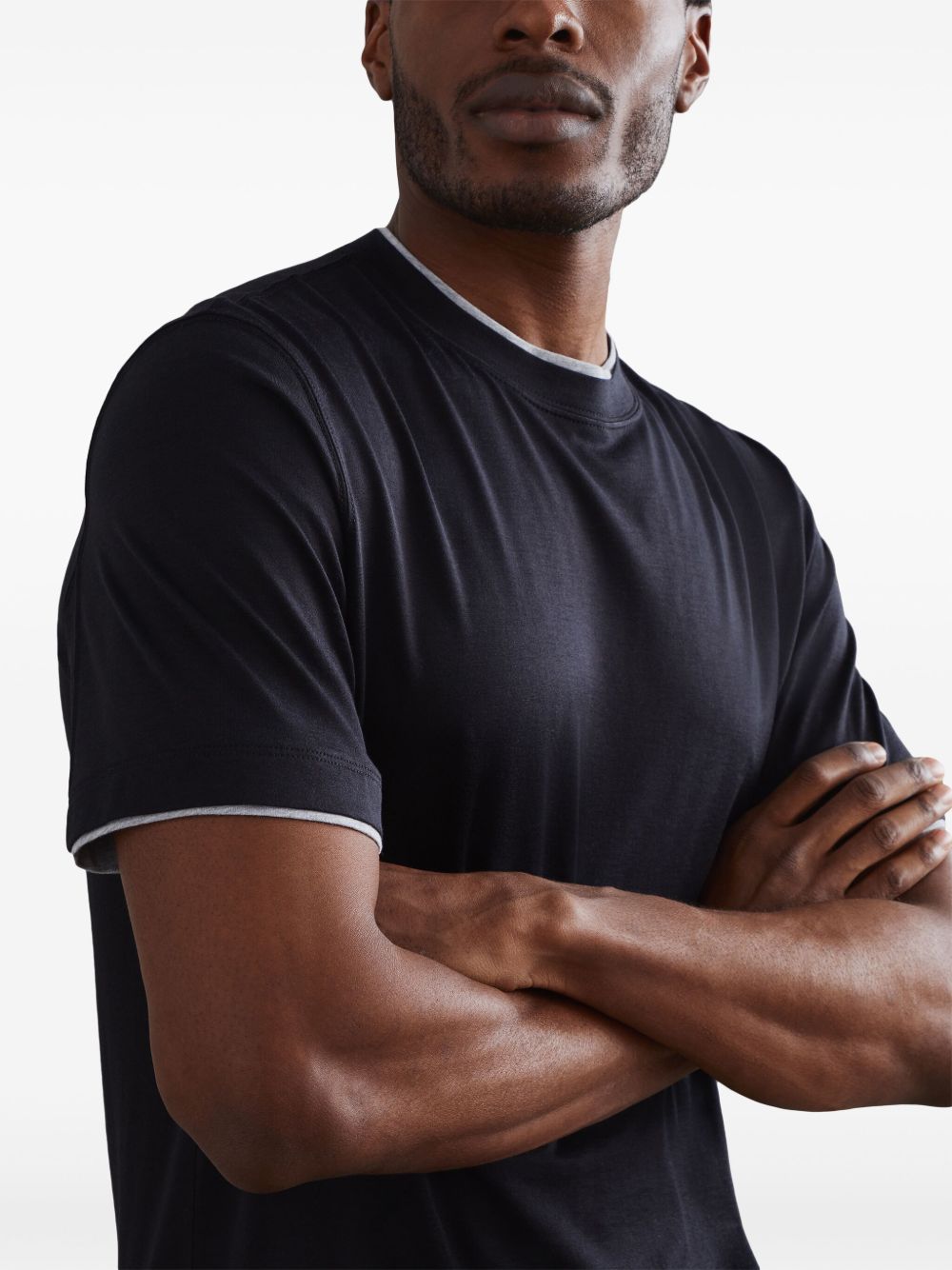 T-shirt con rifinitura a contrasto in nero Brunello cucinelli - uomo 