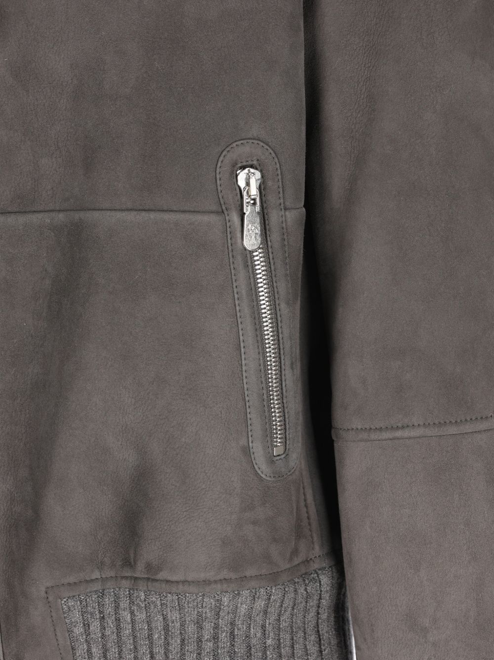 Giacca in pelle a collo alto in grigio 