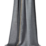 Sciarpa con bordi sfrangiati in grigio 