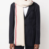 Sciarpa con bordi sfrangiati in beige 