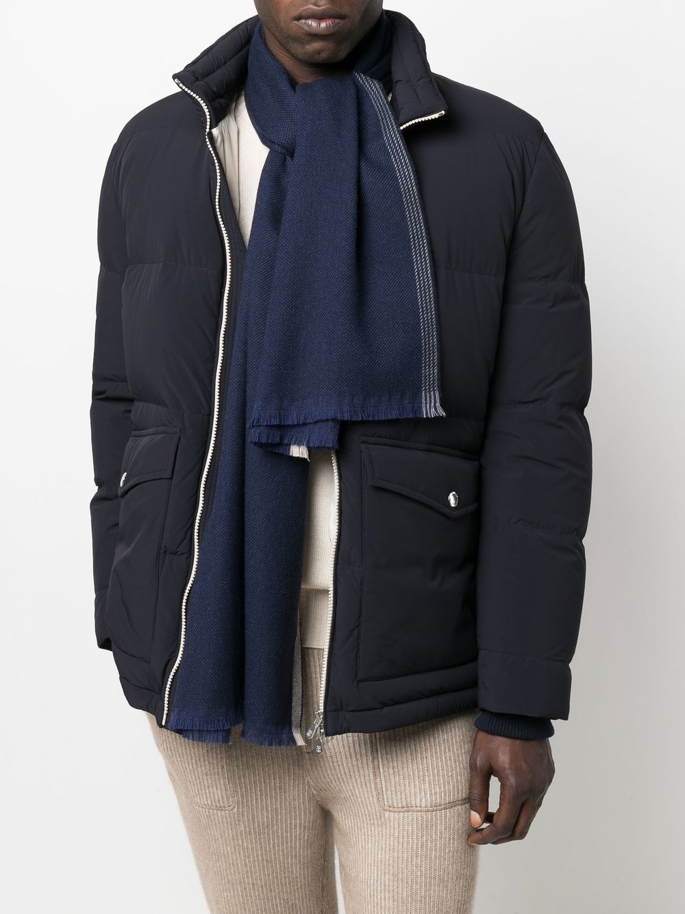Sciarpa con frange in blu 