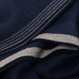 Sciarpa con frange in blu 