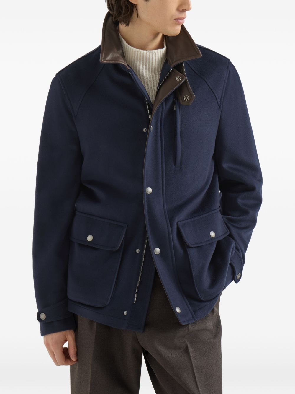 Giacca in lana vergine con inserti in nappa in blu 