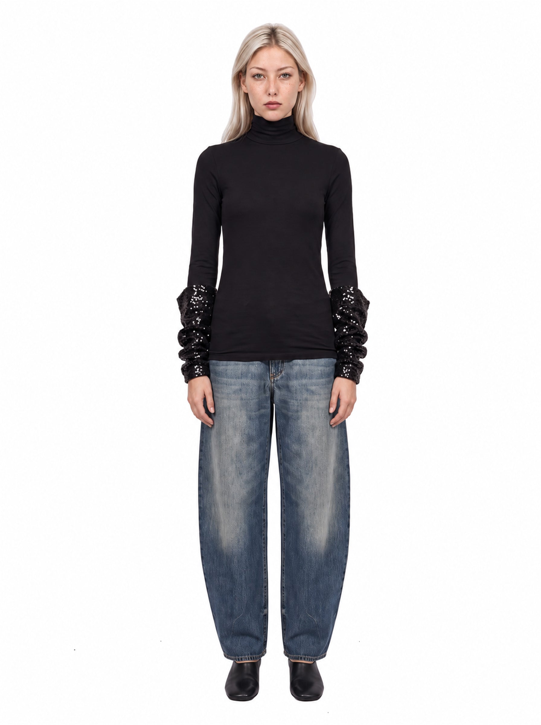 Top con maniche arricciate in nero 