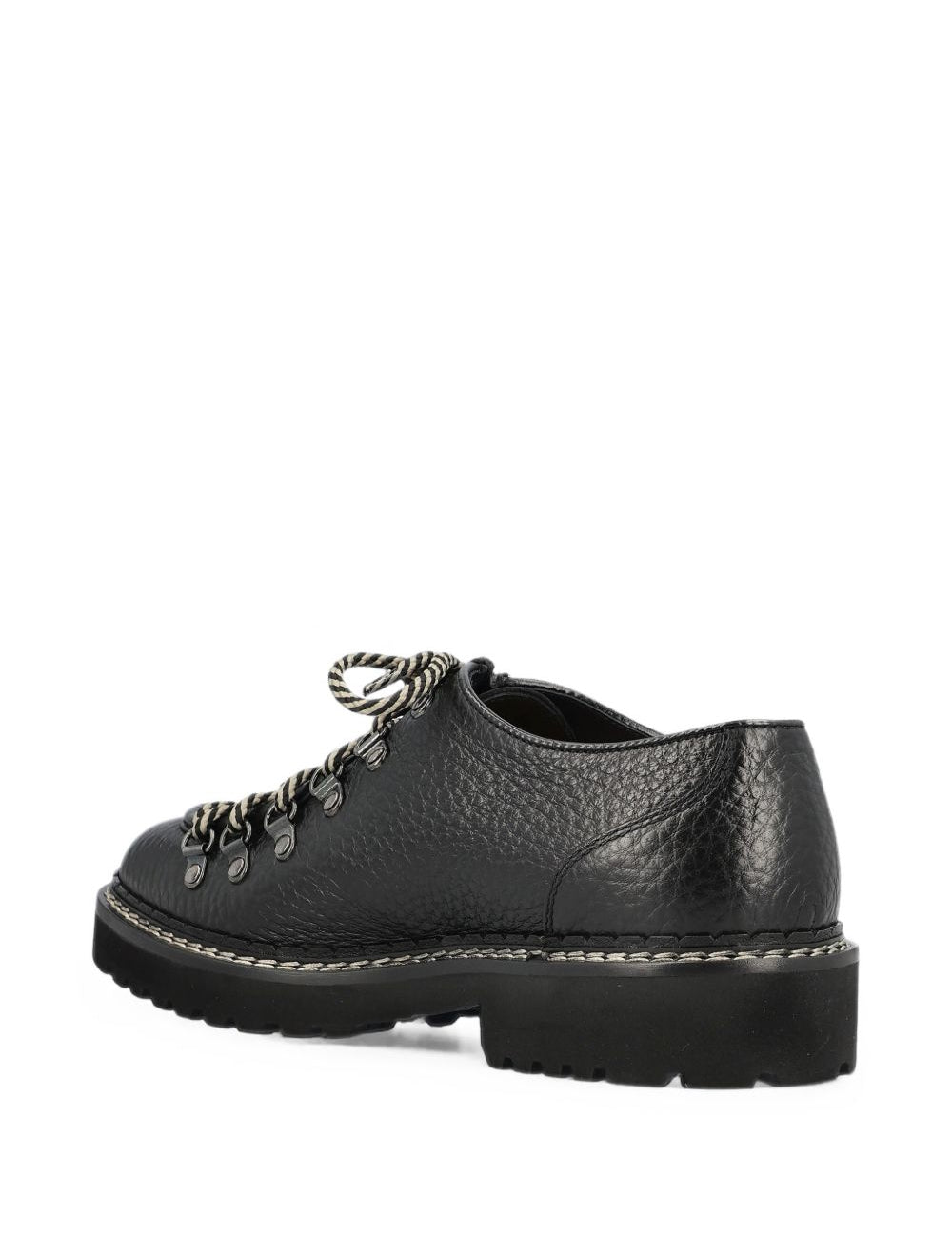 Derby chiusura stringata in nero 