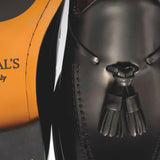Mocassini con nappe in pelle in nero 