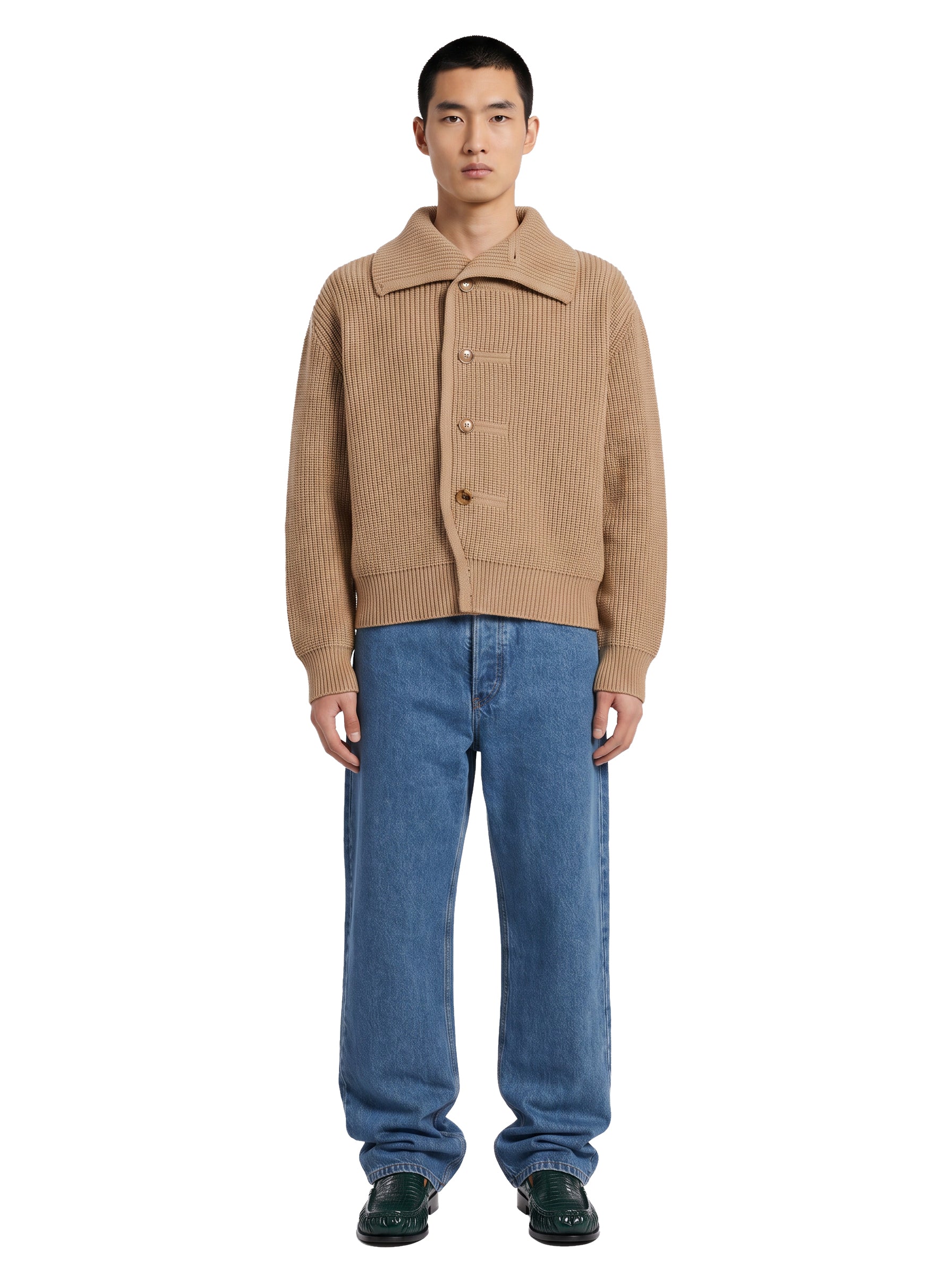 Cardigan in lana con bottoni camel 