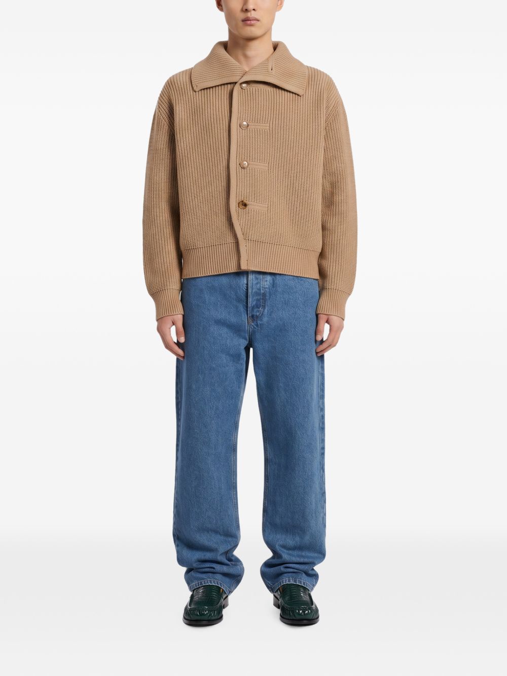 Cardigan in lana con bottoni camel 