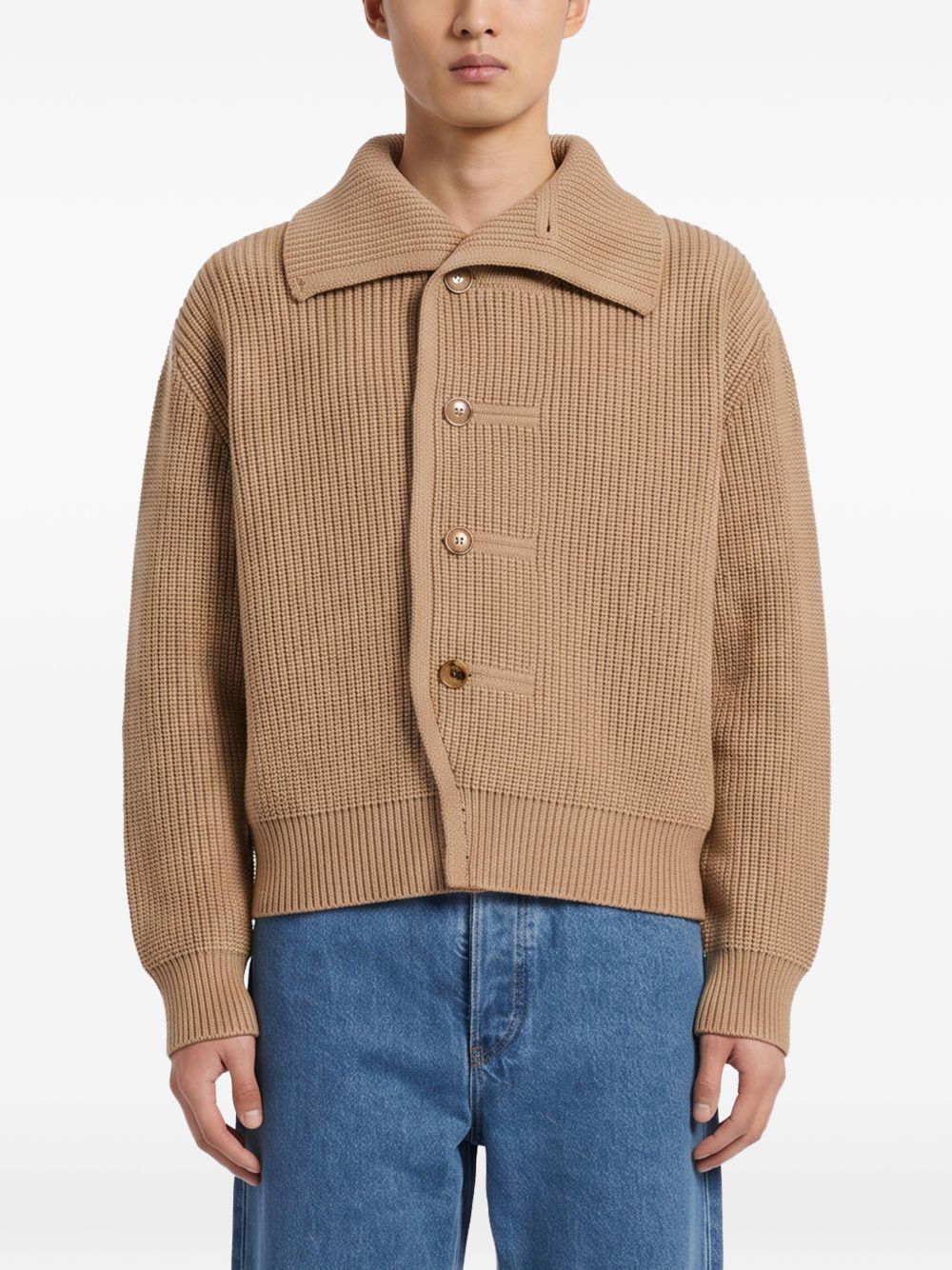 Cardigan in lana con bottoni camel 