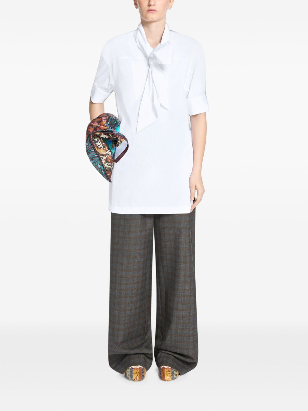 Camicia oversize con fiocco in bianco 