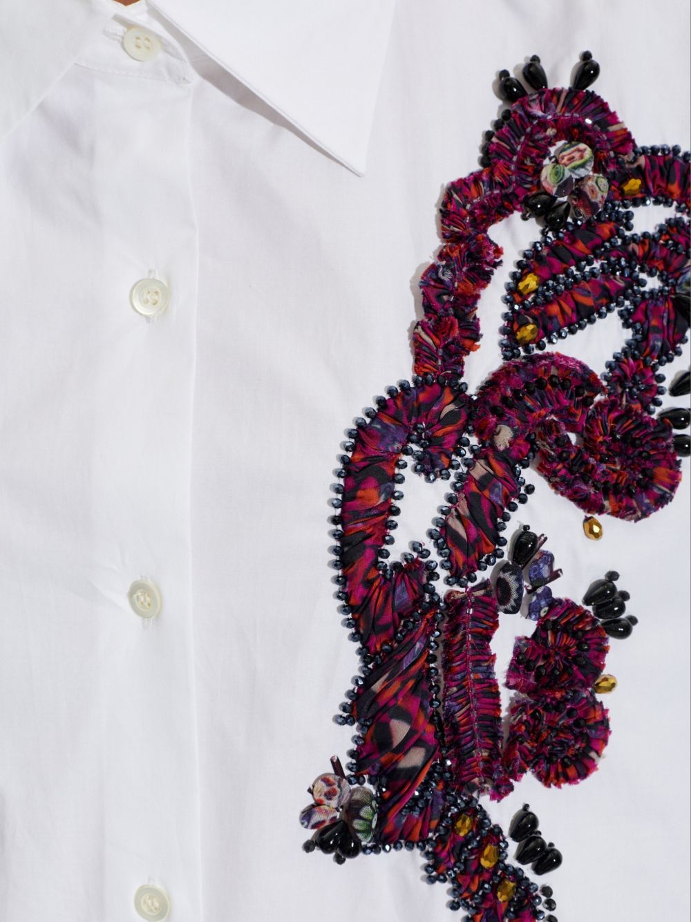 Camicia con ricami floreali 3D in bianco 