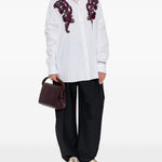 Camicia con ricami floreali 3D in bianco 