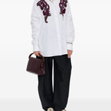 Camicia con ricami floreali 3D in bianco 