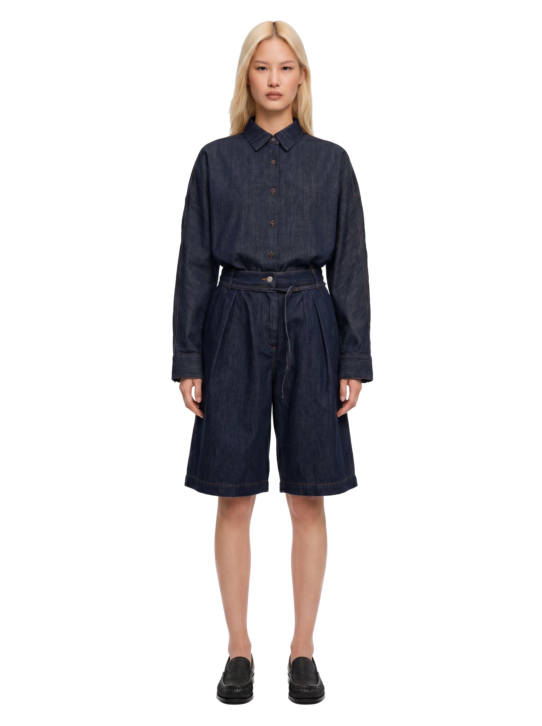Shorts in denim blu scuro con pince 
