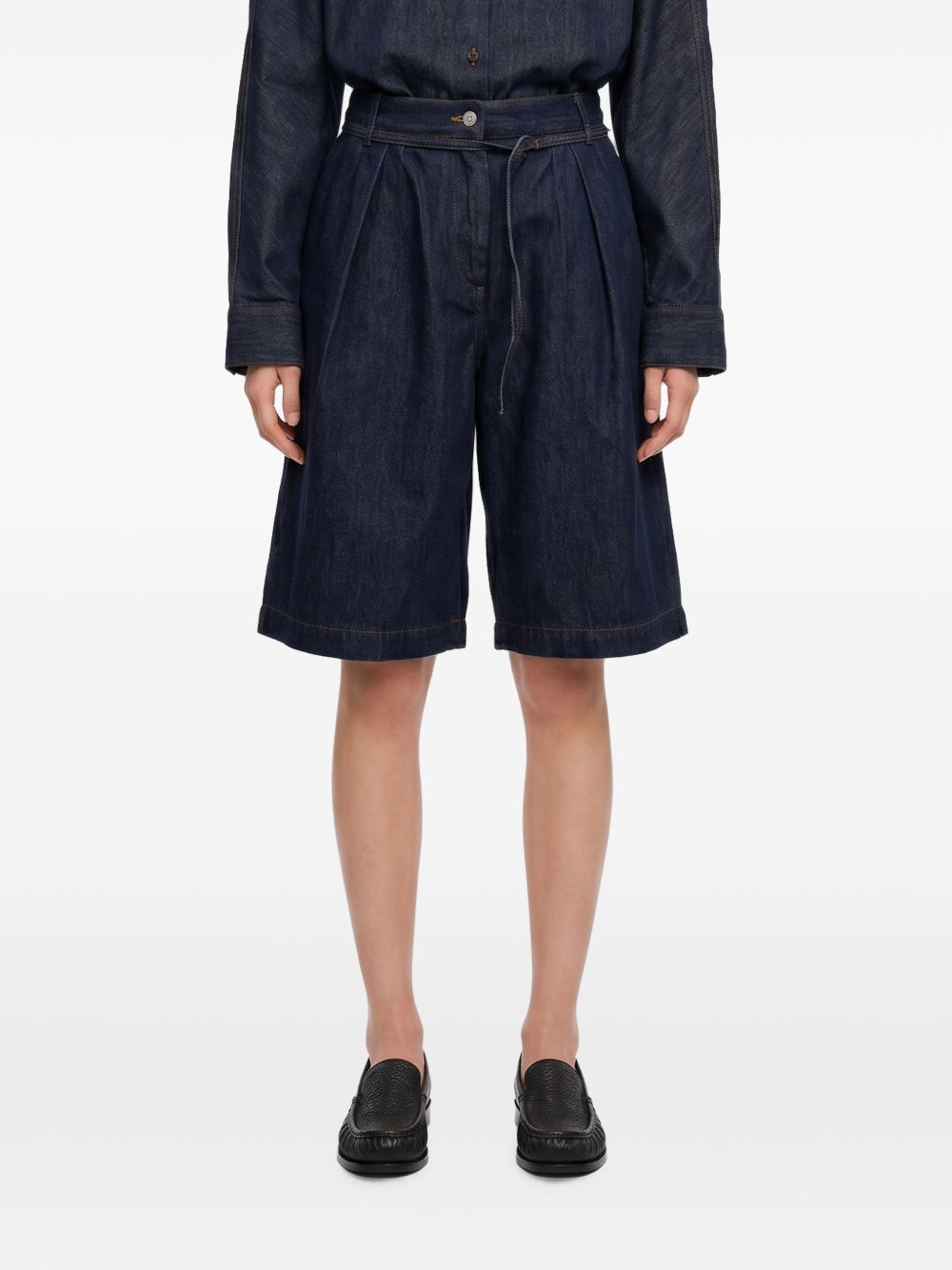 Shorts in denim blu scuro con pince 