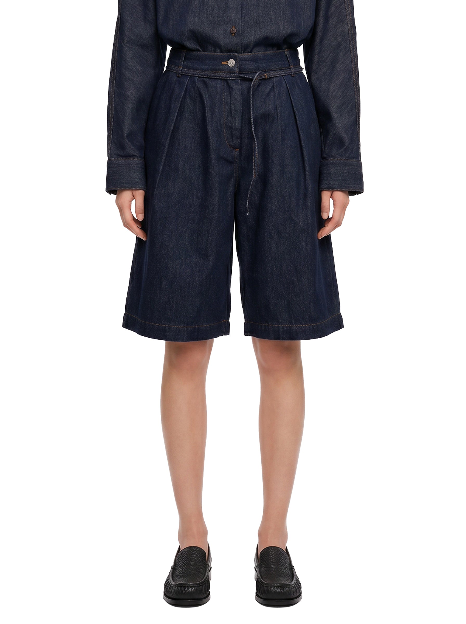 Shorts in denim blu scuro con pince 