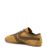 Sneakers a pannelli in pelle in marrone 
