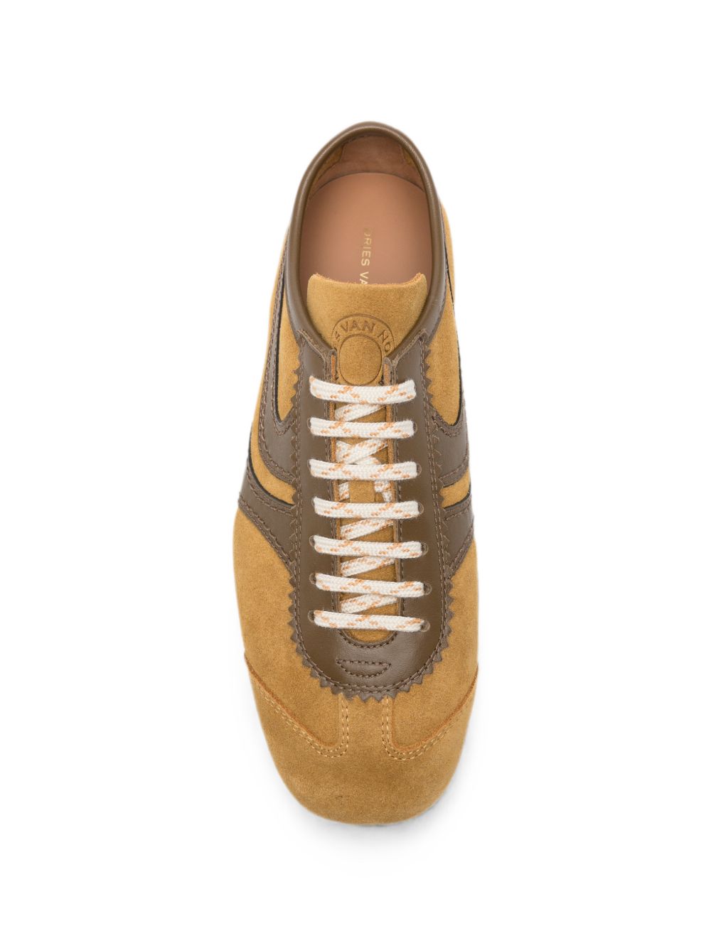 Sneakers a pannelli in pelle in marrone 