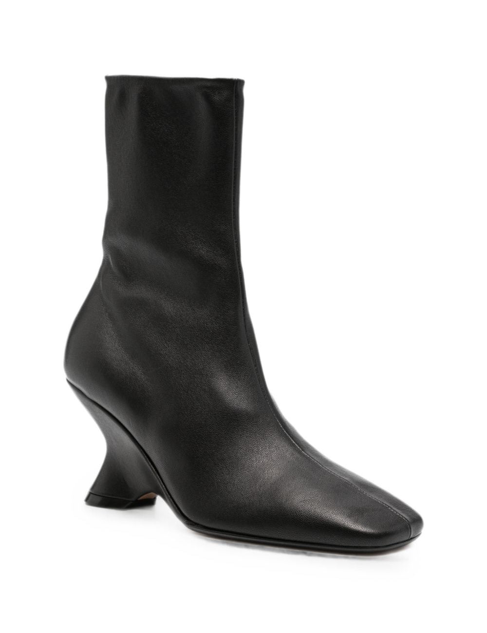 Stivaletti con tacco in pelle in nero 