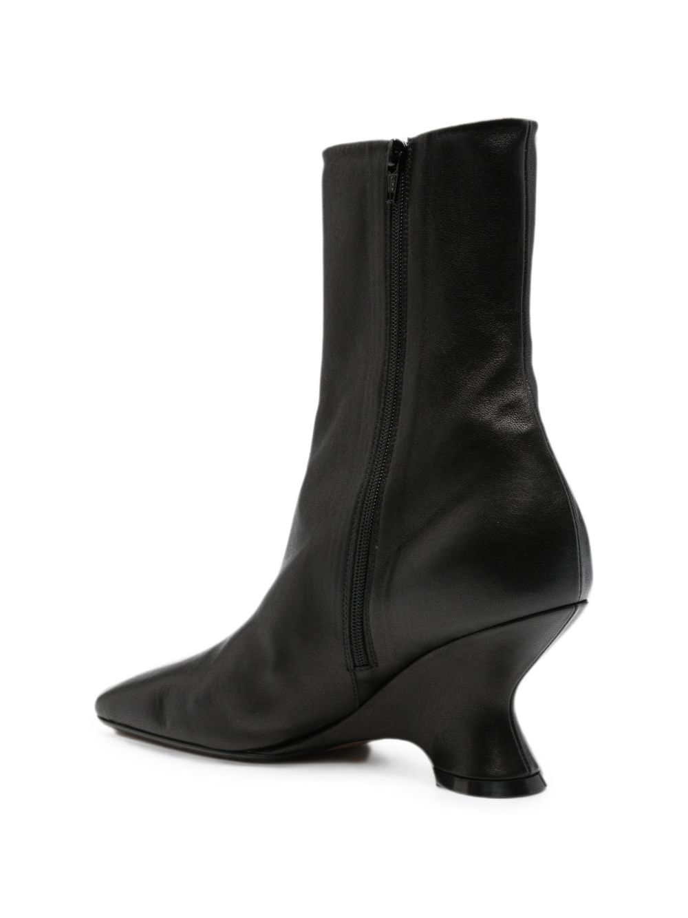 Stivaletti con tacco in pelle in nero 
