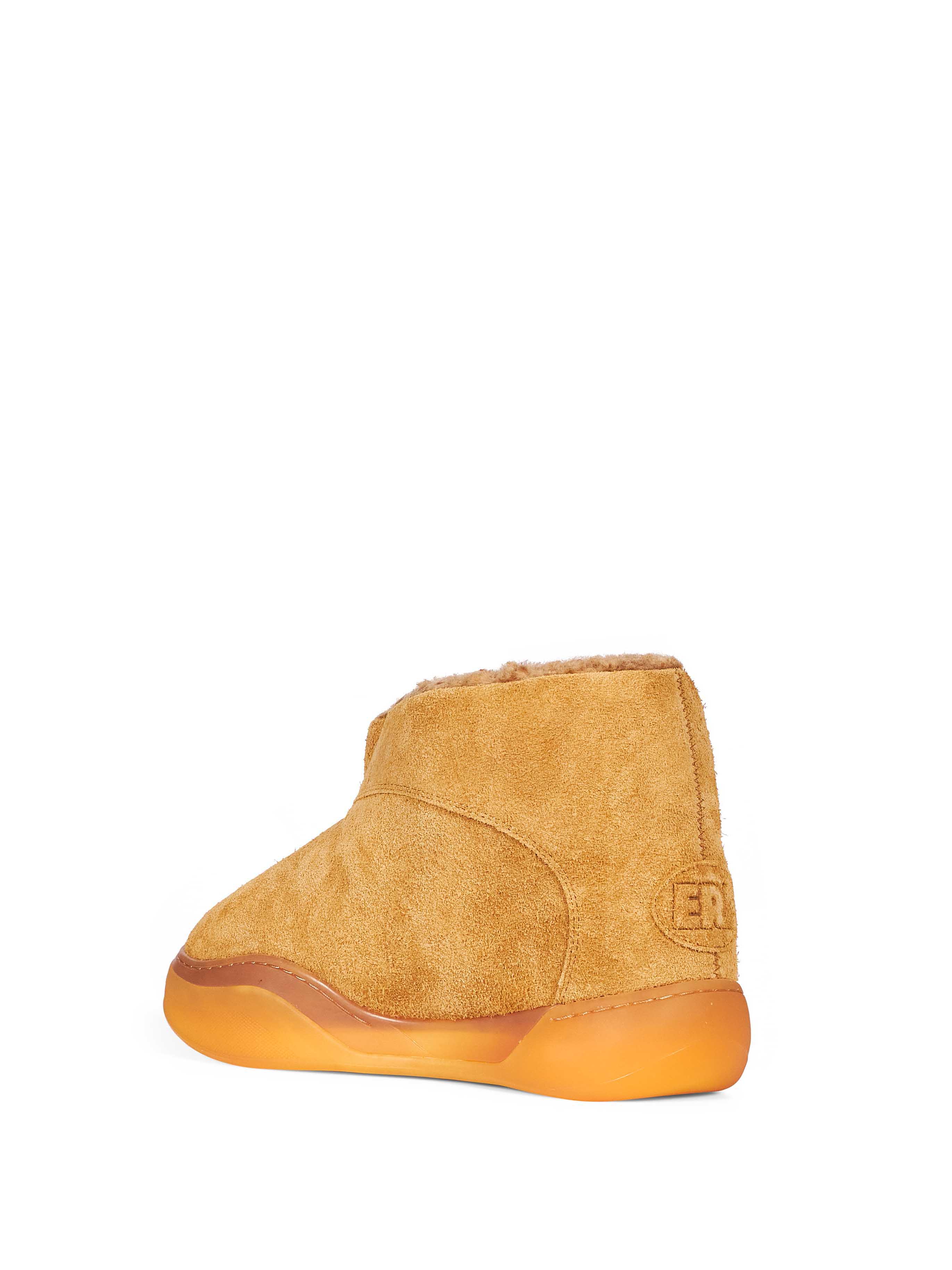 Stvaleti vamp in pelle in marrone 