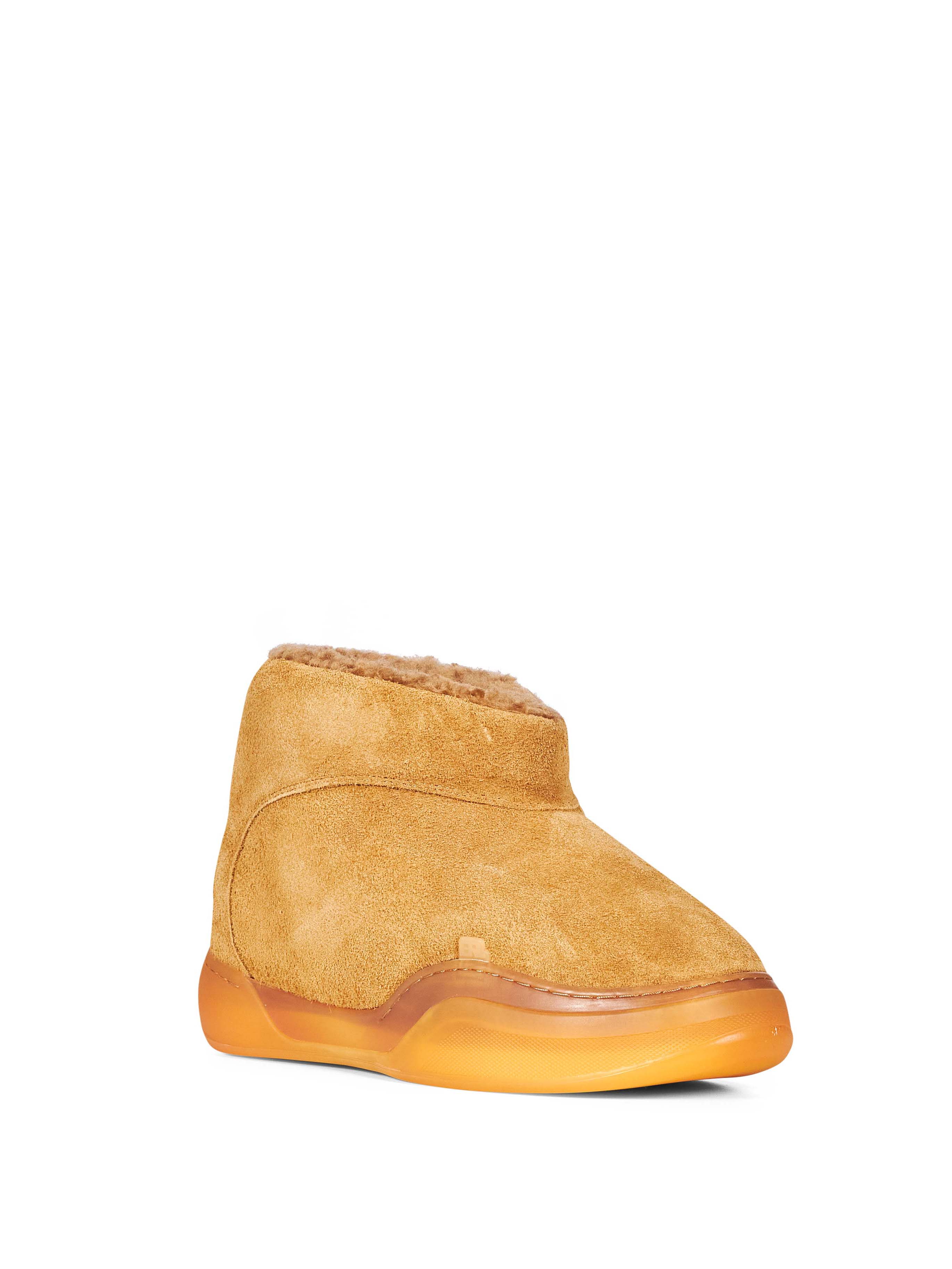 Stvaleti vamp in pelle in marrone 