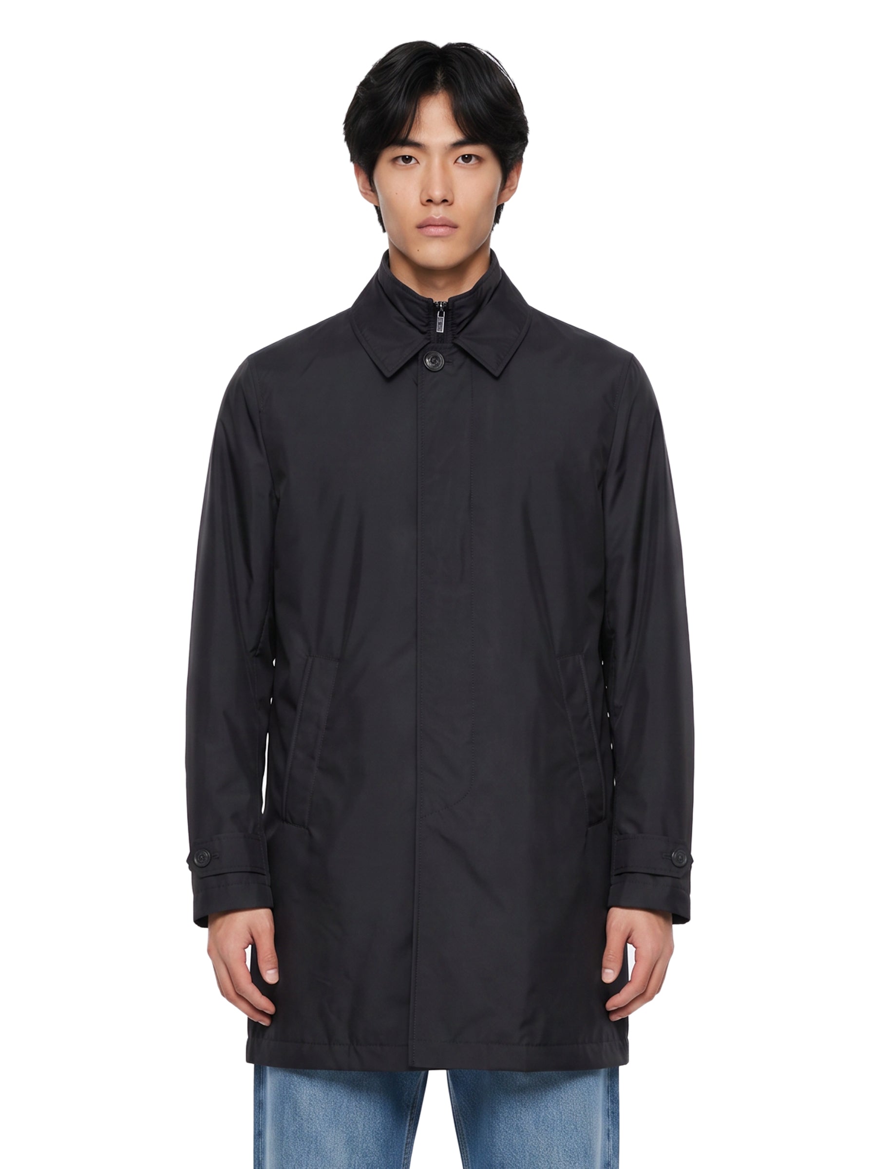 Cappotto impermiabile con tasche in blu 