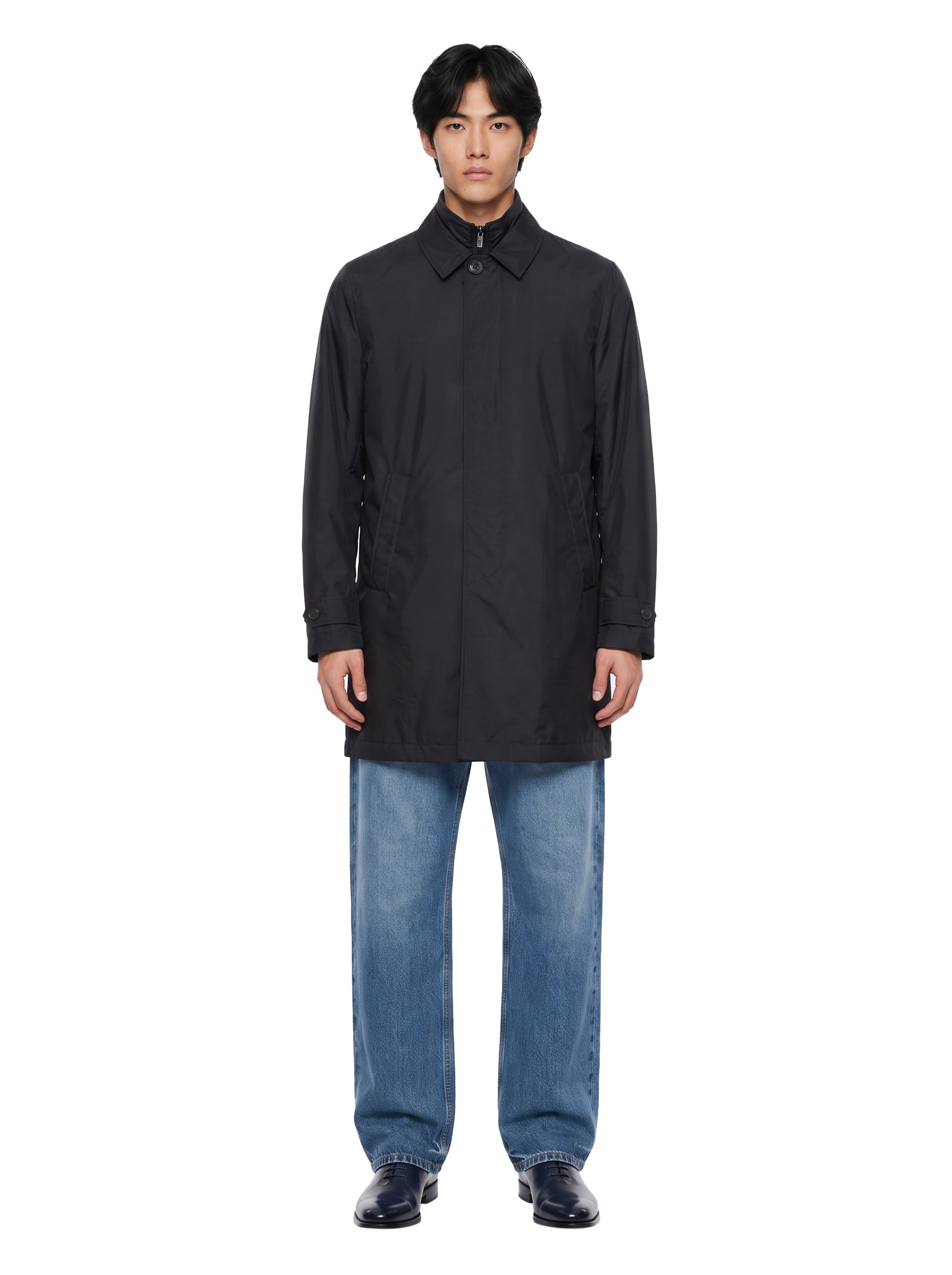 Cappotto impermiabile con tasche in blu 