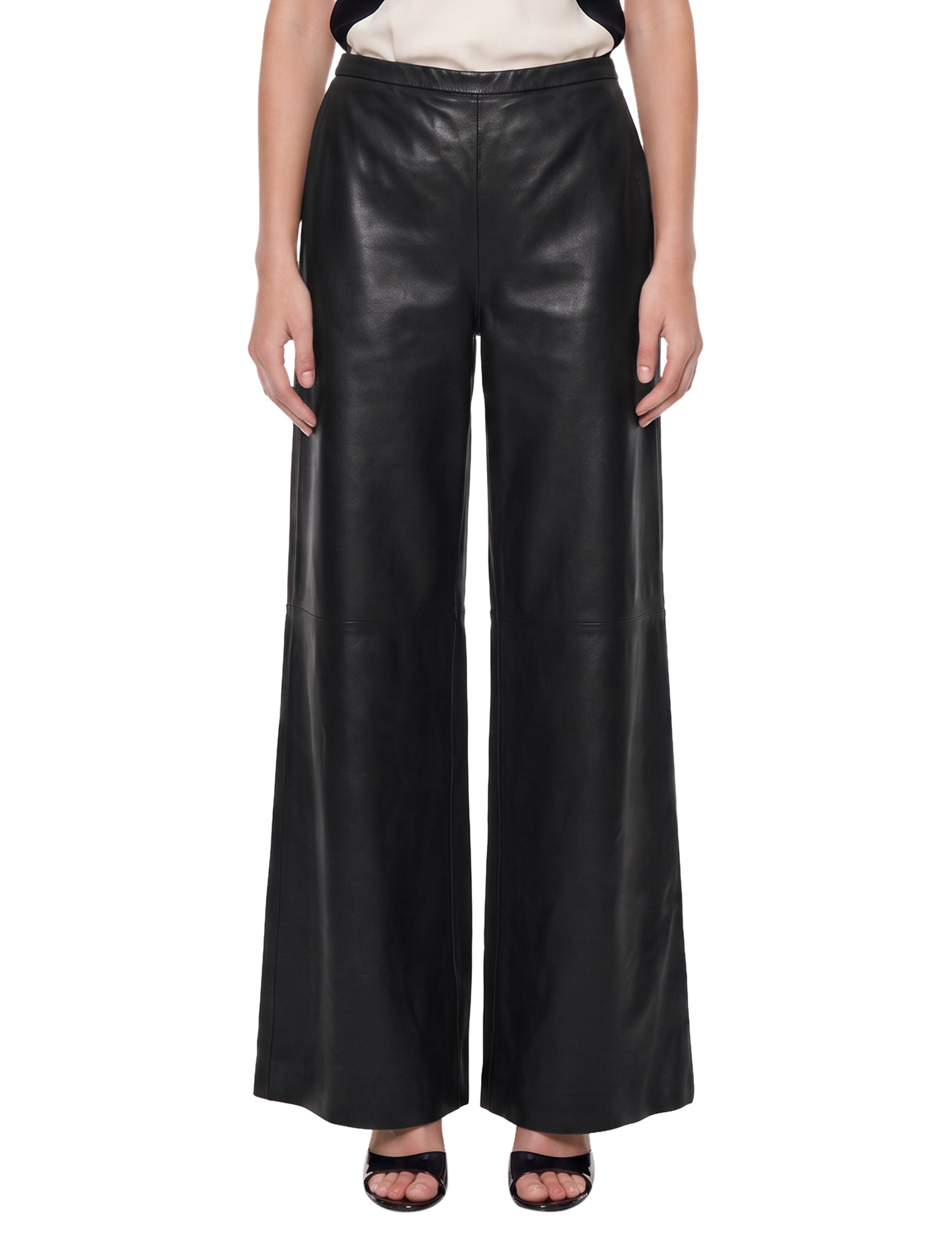 Pantaloni ampi in pelle in verde 