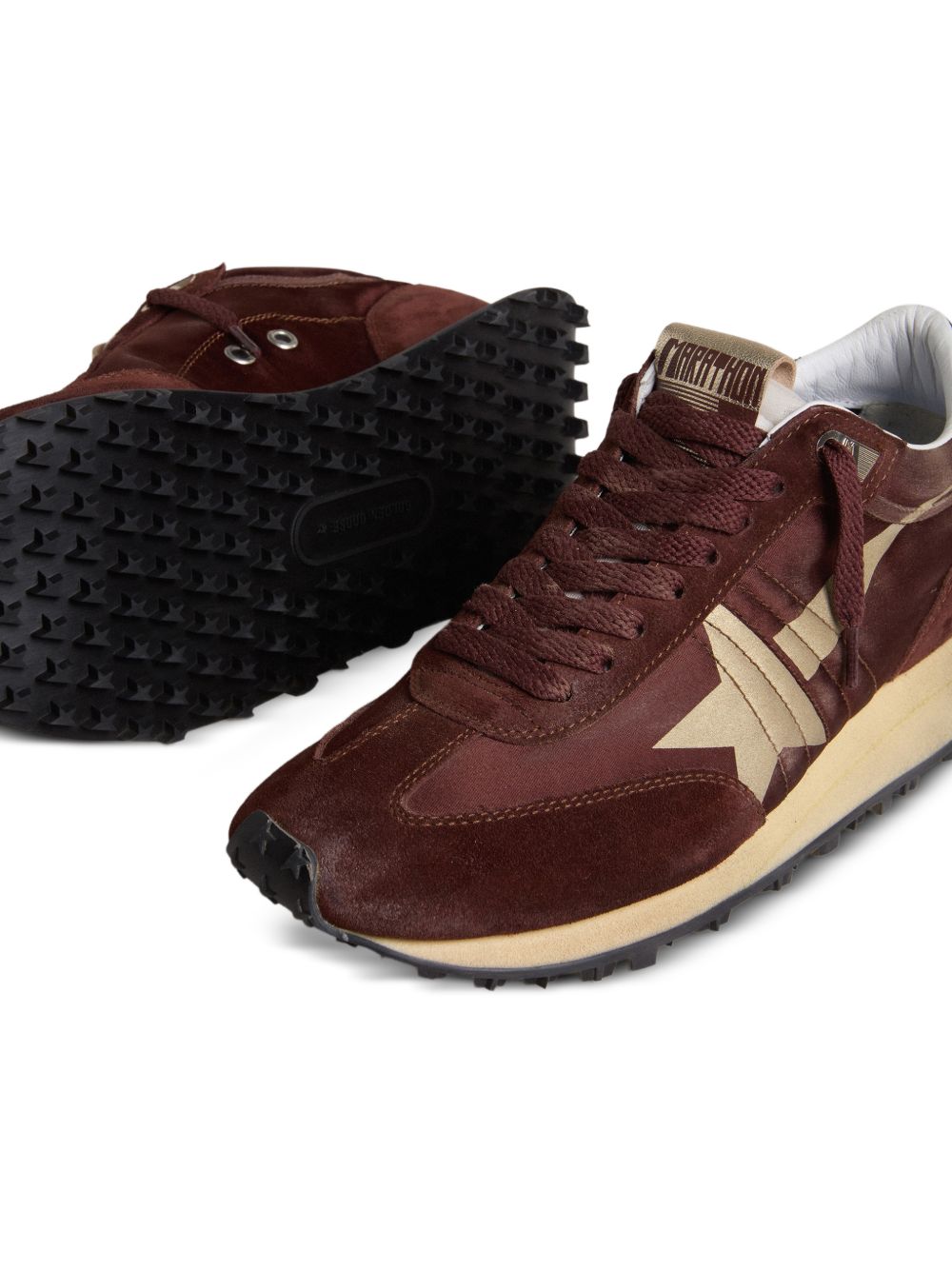 Sneakers running marathon in marrone 