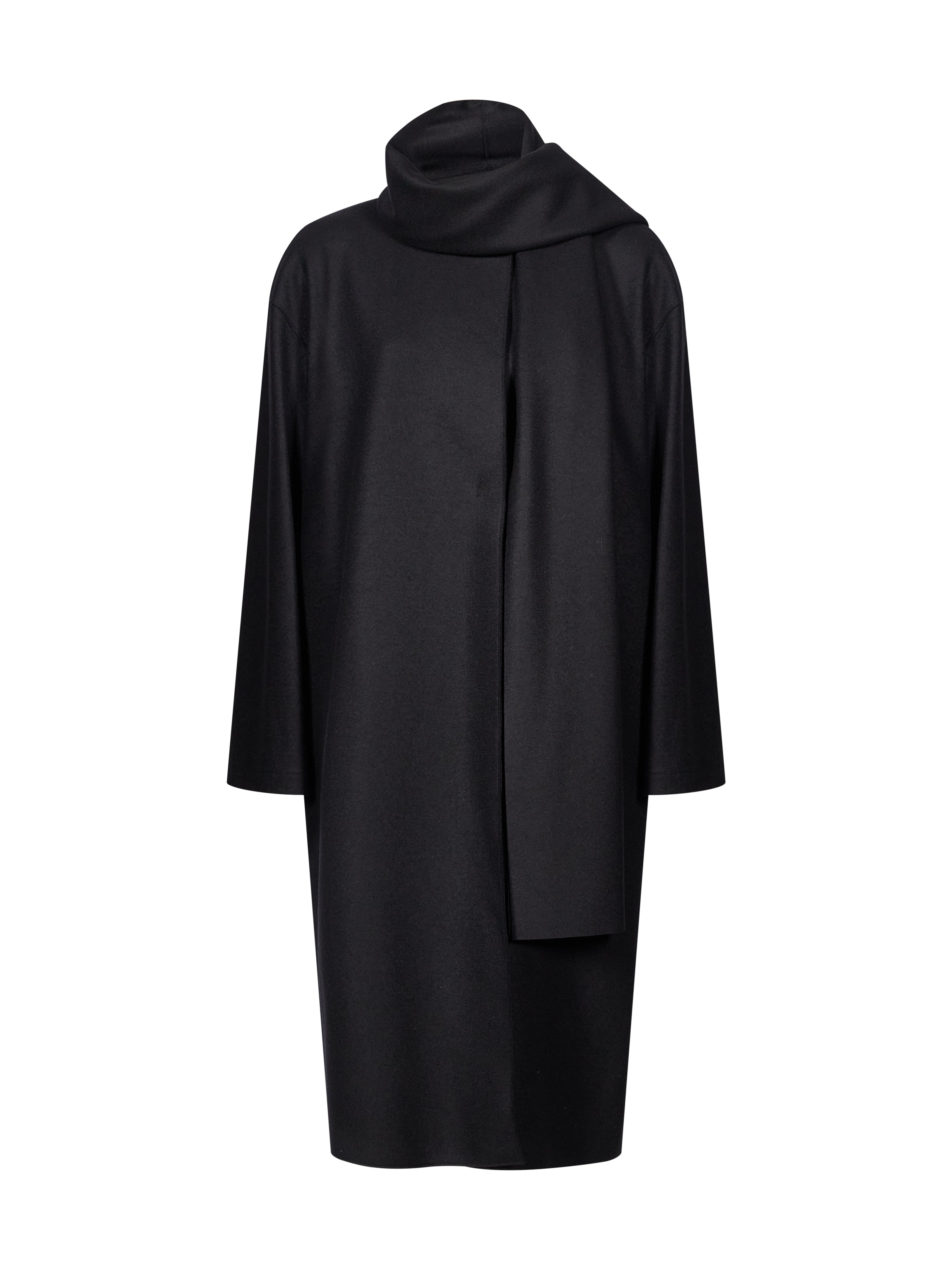 Cappotto con sciarpa in nero 