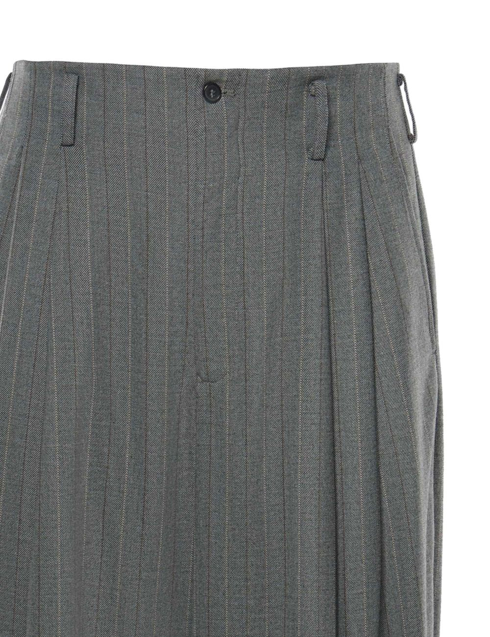 Pantaloni con doppia pinces in grigio 
