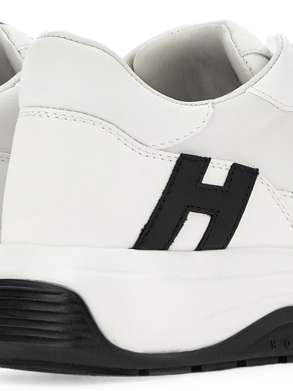 Sneakers con logo in bianco 