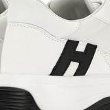 Sneakers con logo in bianco 