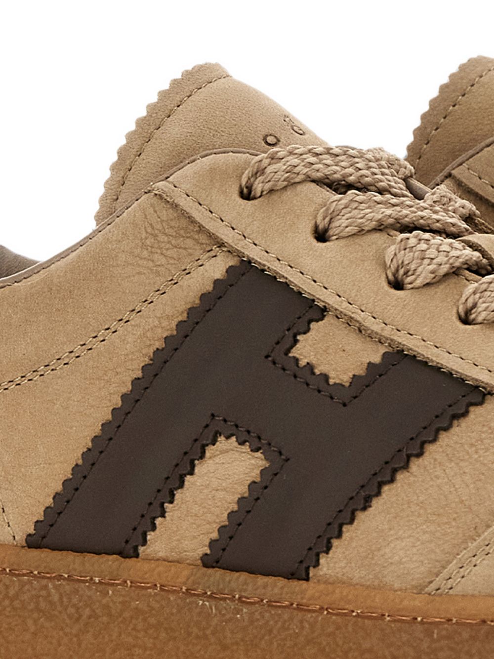 Sneakers H698 con suola chunky in beige 