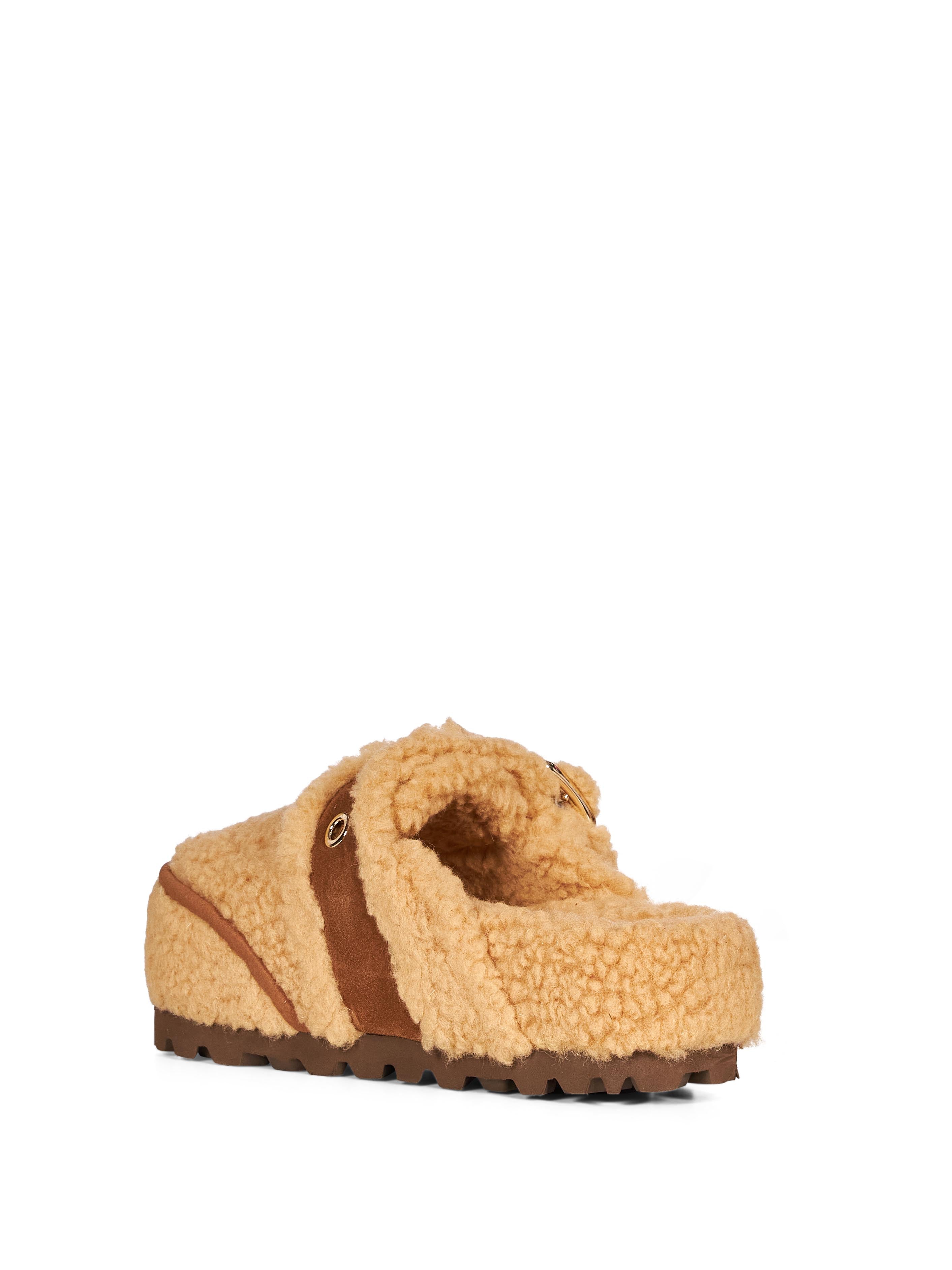 Mules Cozy con cinturino in beige 