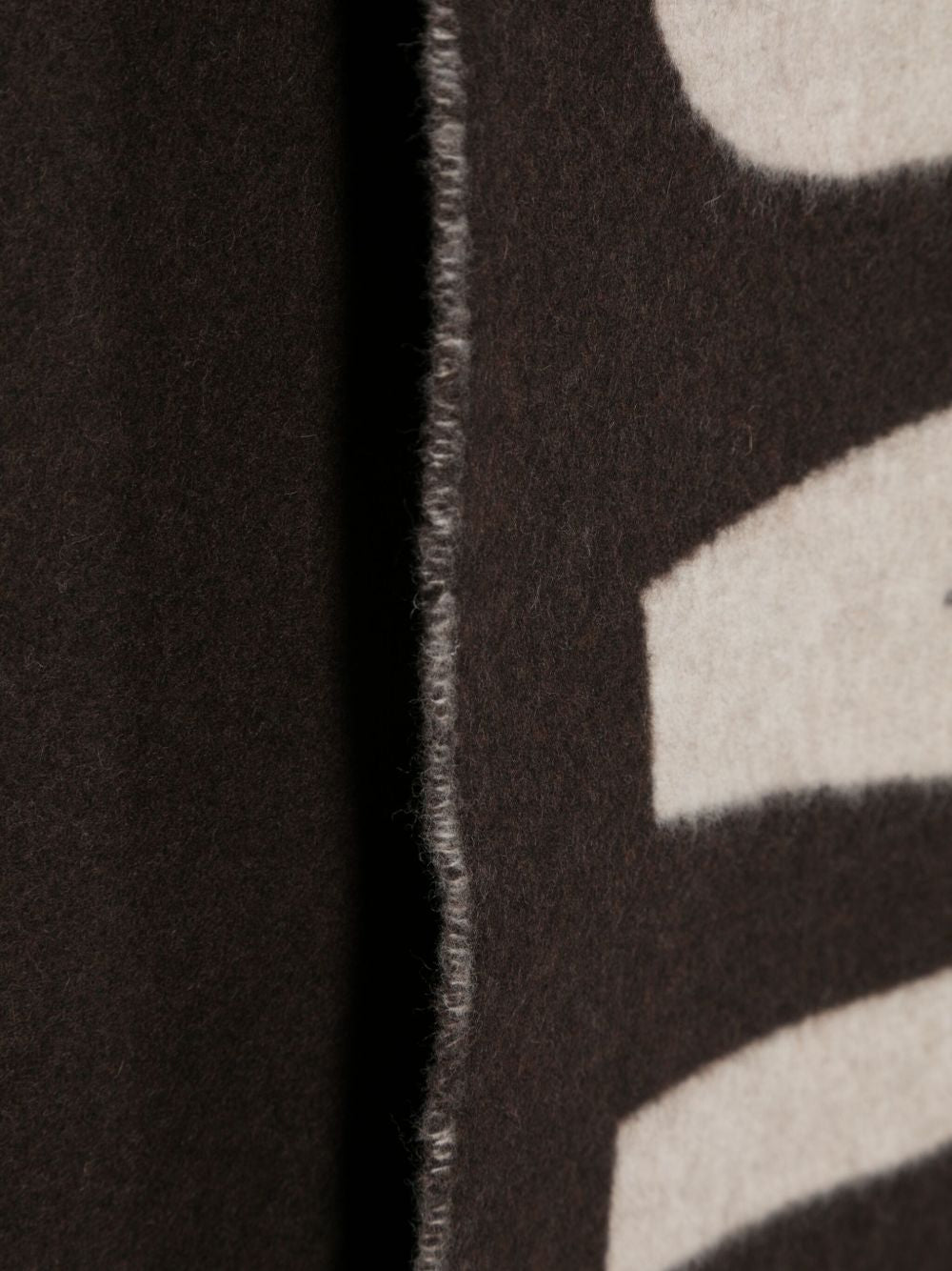 Sciarpa l'echarpe jacquemus in marrone 