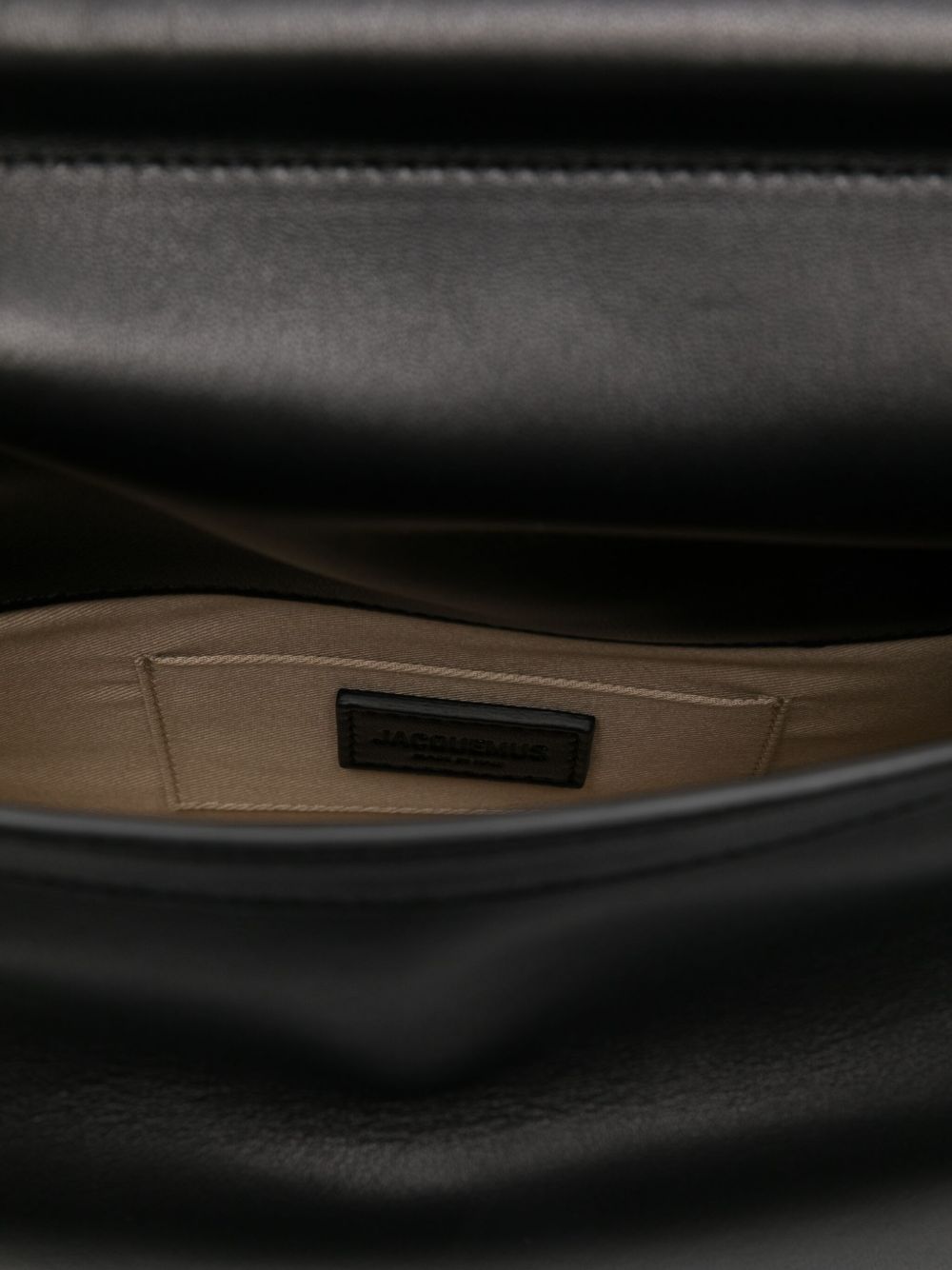 Borsa La Pochette Rond Carre in nero 