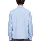 Camicia con logo ricamato in azzurro 