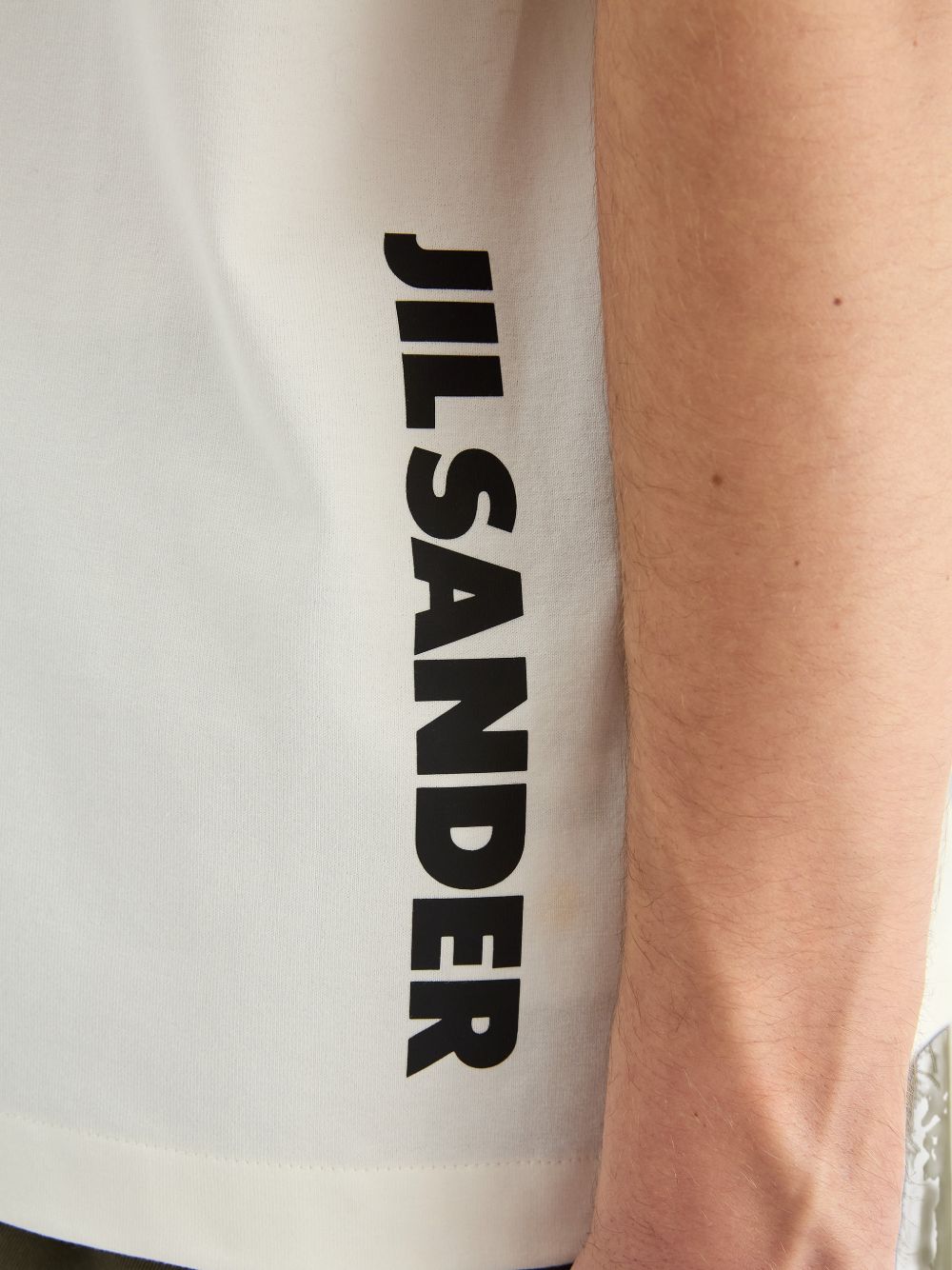 T-shirt girocollo con logo in bianco 