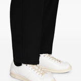 Sneakers basse con lacci in bianco 