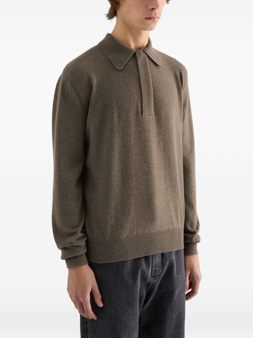 Maglione con colletto polo in marrone 