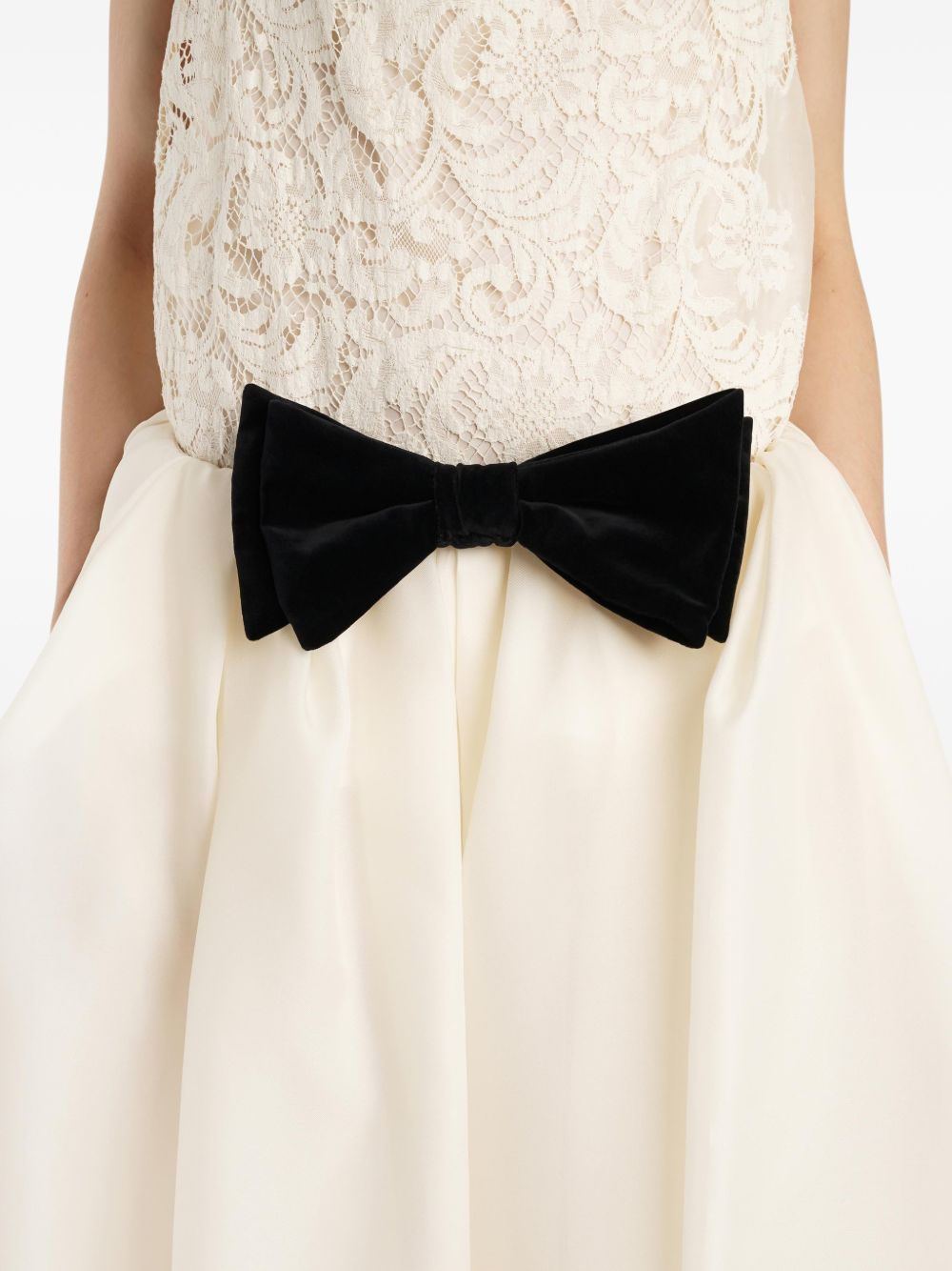 Spilla maxi fiocco in nero 