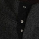 Giacca con chiusura nascosta in grigio 