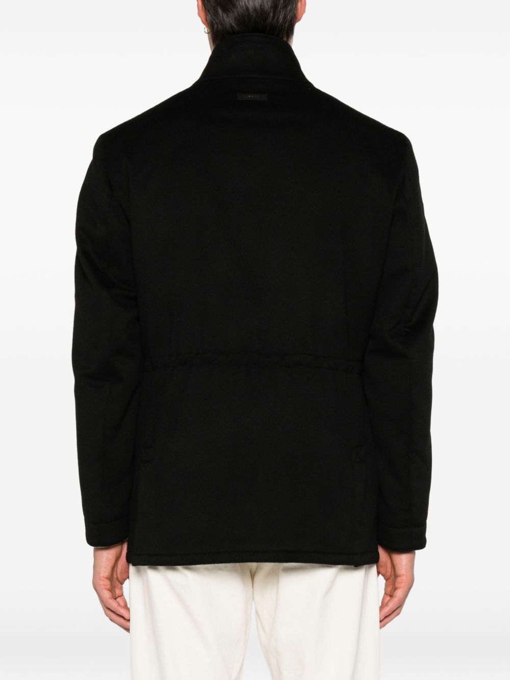 Giacca con tasche in nero 